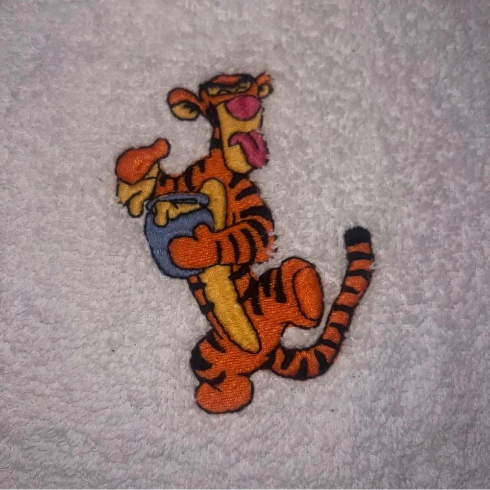 Vintage Disney Winnie the Pooh Tigger White Towel Embroidered Patch Children’s 🍯
